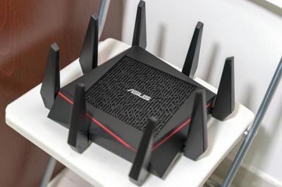 八根天線的電競(jìng)路由器，華碩RT-AC5300“八爪魚”圖賞